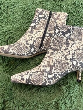 Gianni Bini Snake-Print Ankle Boots in Beige and Black NWOT